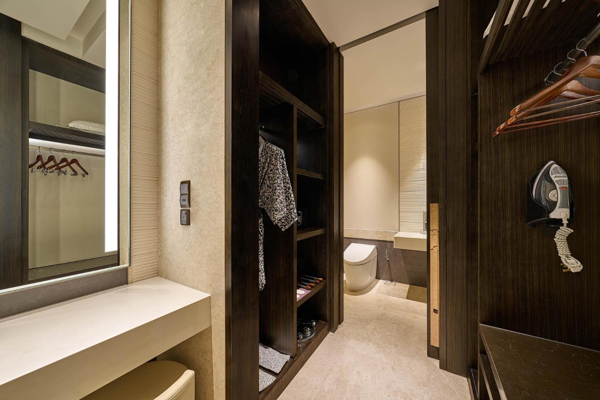 Banyan Tree Kuala Lumpur Hotel Exterior photo Bathroom