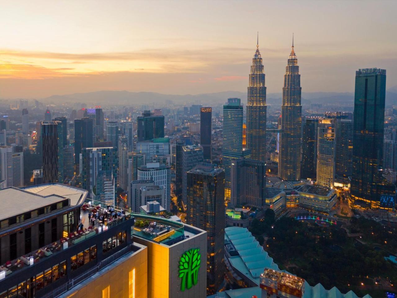 Banyan Tree Kuala Lumpur Hotel Exterior photo Kuala Lumpur skyline